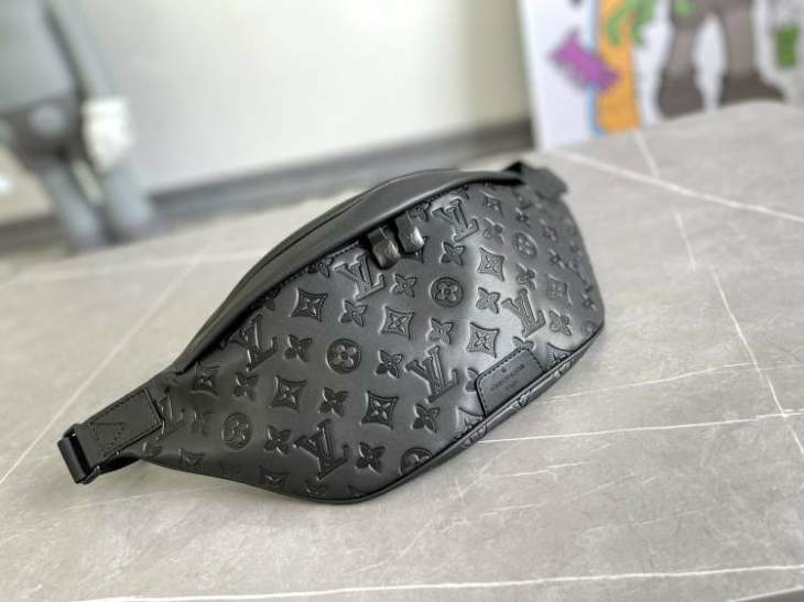 Picture of Louis Vuitton Mens Bags _SKUfw123921555fw